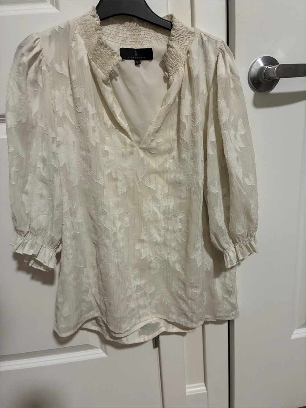 Abbey Glass Bennett top  Cream Floral Jacquard V-Neck Blouse